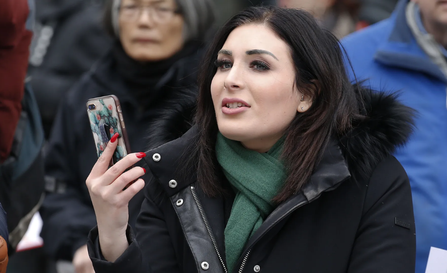 laura loomer net worth